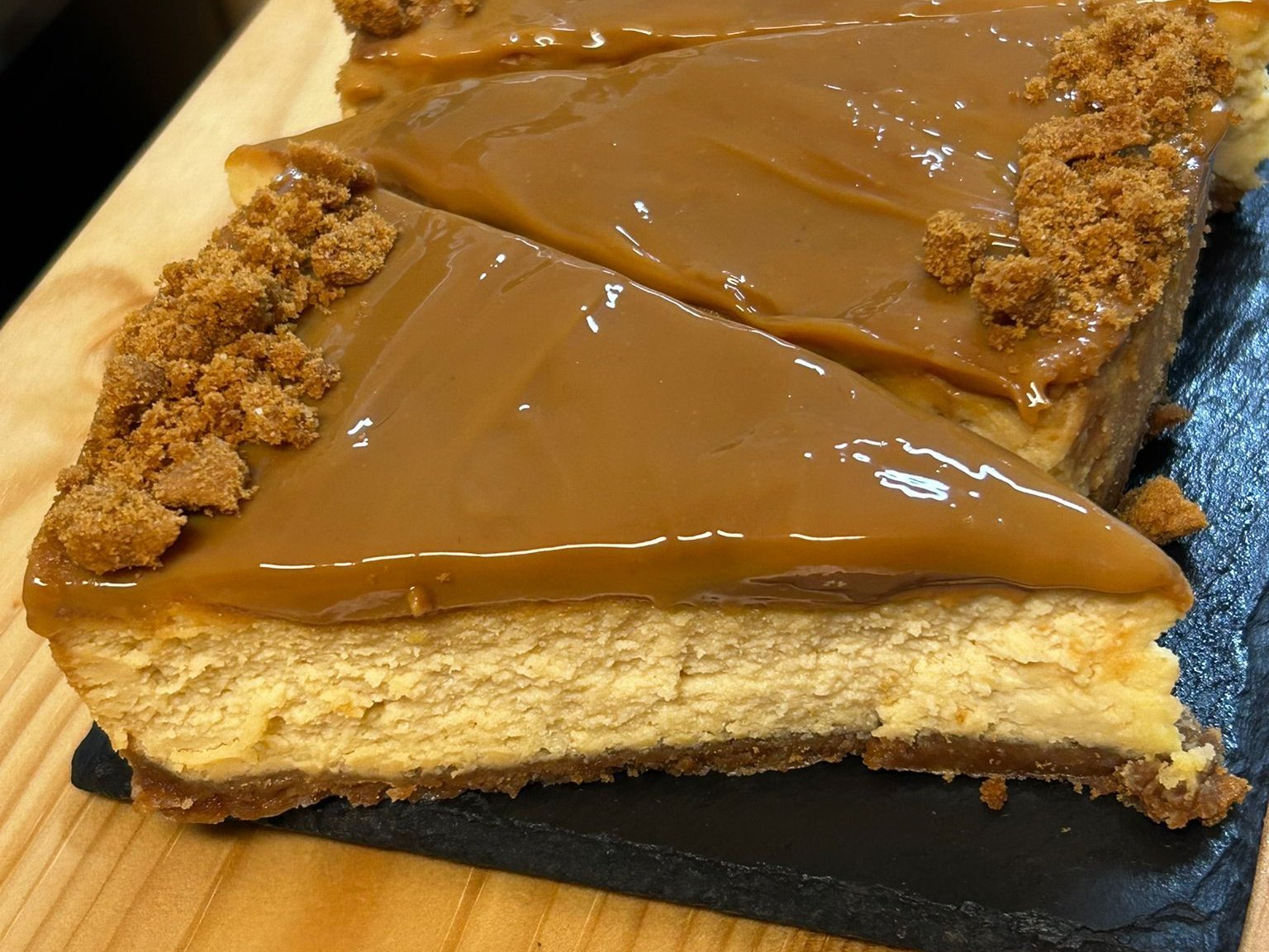 Cheesecake de Lotus com Doce de Leite